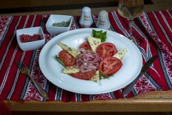 Salată cu capresse si prosciutto/ Salad with capresse and prosciutto image