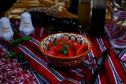 Salată de ardei copți cu usturoi/ Roasted bell pepper and garlic salad image