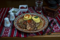 Saramură de pui cu mămăliguță/Chicken brine with polenta image