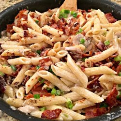 Penne carbonara cu ciuperci la cuptor image