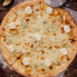 Pizza Quattro Formaggi image