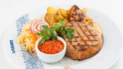 Cotlet de porc cu cartofi copți image