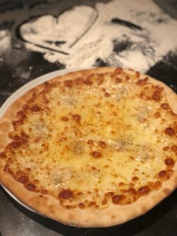 Pizza Quattro Formaggi image