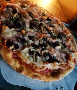 Pizza Capriciosa image