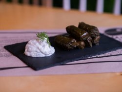 Dolmadakia cu tzatziki image