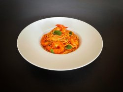 Spaghetti cu creveti si sos tomat (Spaghetti with shrimp and tomato sauce) 400 gr image