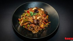 Noodles la wok cu legume image