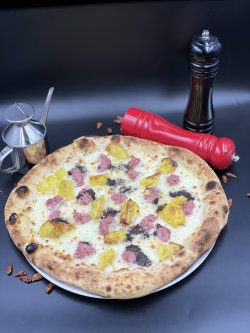 Salsiccia e patate image