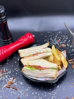 Sandwich Club image