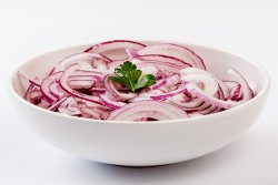 Salata de ceapa rosie/alba zdrobita image
