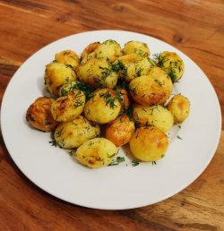 Cartofi parizieni cu usturoi și mărar image