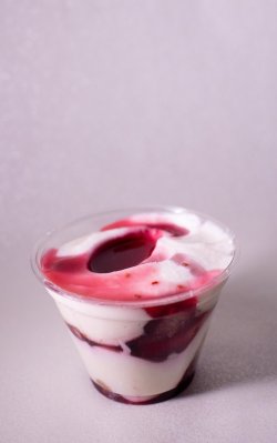 Tiramisu cu fructe de pădure image