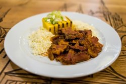 Pastramă de oaie cu mămăliguță și telemea image