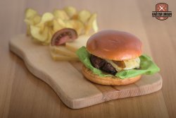 Burger cu brânză ardelenească maturată image