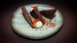 Brownie cu inghetata (Fudgy Brownie) image
