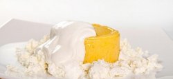 Brânză cu smântână și mămăliguță  image