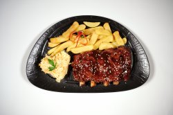 Coaste de porc cu sos bbq și cartofi steakhouse image