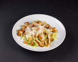 Salata Caesar cu piept de pui image