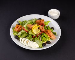 Salată cu somon afumat image