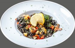 Tagliolini al nero di sepia con frutti di mare image