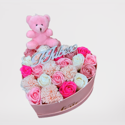 Cod 012 Cutie inima mare roz Whith Love cu 24 flori sapun pastel, ursulet roz, mesaj