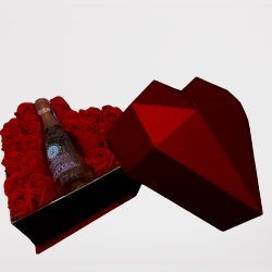 Cod 013 Cutie inima rosie medie Diamant, 19 trandafiri sapun rosii, vin spumant