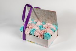 Cutie tip carte jardin mică (23cm) + 28 fire flori săpun multicolor