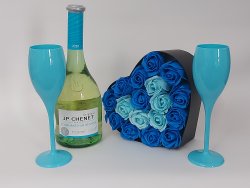 SET CADOU PASTEL ALBASTRU INIMA, VIN SI 2 PAHARE IN PLASA CADOU