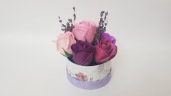 mini aranjament in cutie lavanda 10cm cu 7flori sapun marsaya,roz pastel, buchetel lavanda uscata