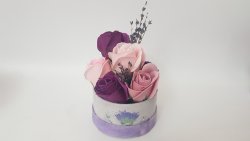 mini aranjament in cutie lavanda 10cm cu 7flori sapun mov marsaya si roz, buchetel lavanda uscata