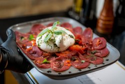 Burrata cu bresaola image