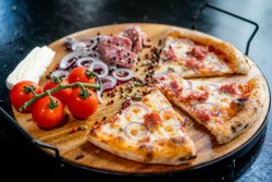 Pizza Salsiccia e Cipolla image