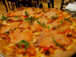 Pizza Salmone E Pepperoni image