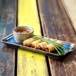 Spring rolls & dipping sauce  image