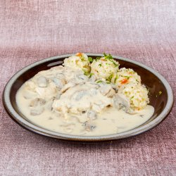 Piept de pui cu smântâna și pilaf de orez image