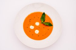Supă cremă de roșii cu mozzarella image