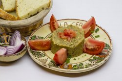 Salată de vinete cu roșii image