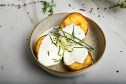 Cartofi copți cu sos blue cheese image