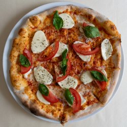 Pizza Caprese image