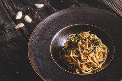 Spaghetti aglio olio e peperoncino  image