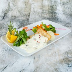 Şalău cu sos de lămâie şi capere cu legume sotate image