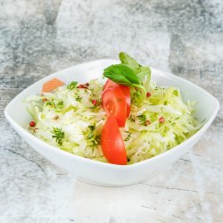 Salată de varză cu roșii image