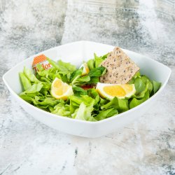 Salată verde cu lămâie image