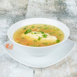 Supă de găină cu găluşte image