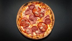 Pizza Quattro salumi 33 cm image