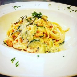 Linguine zucchine e gamberetti image