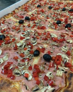 Pizza Family - Quattro Stagioni + o băutură gratis image