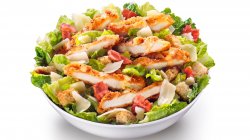Salată cu pui crispy image