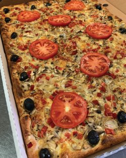 Pizza Family - Lacto-Vegetariana + o băutură gratis image