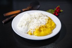 Mămăliguță cu brânză și smântână image